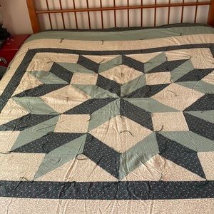 Handmade vintage quilt. Star design 85x95 Queen size